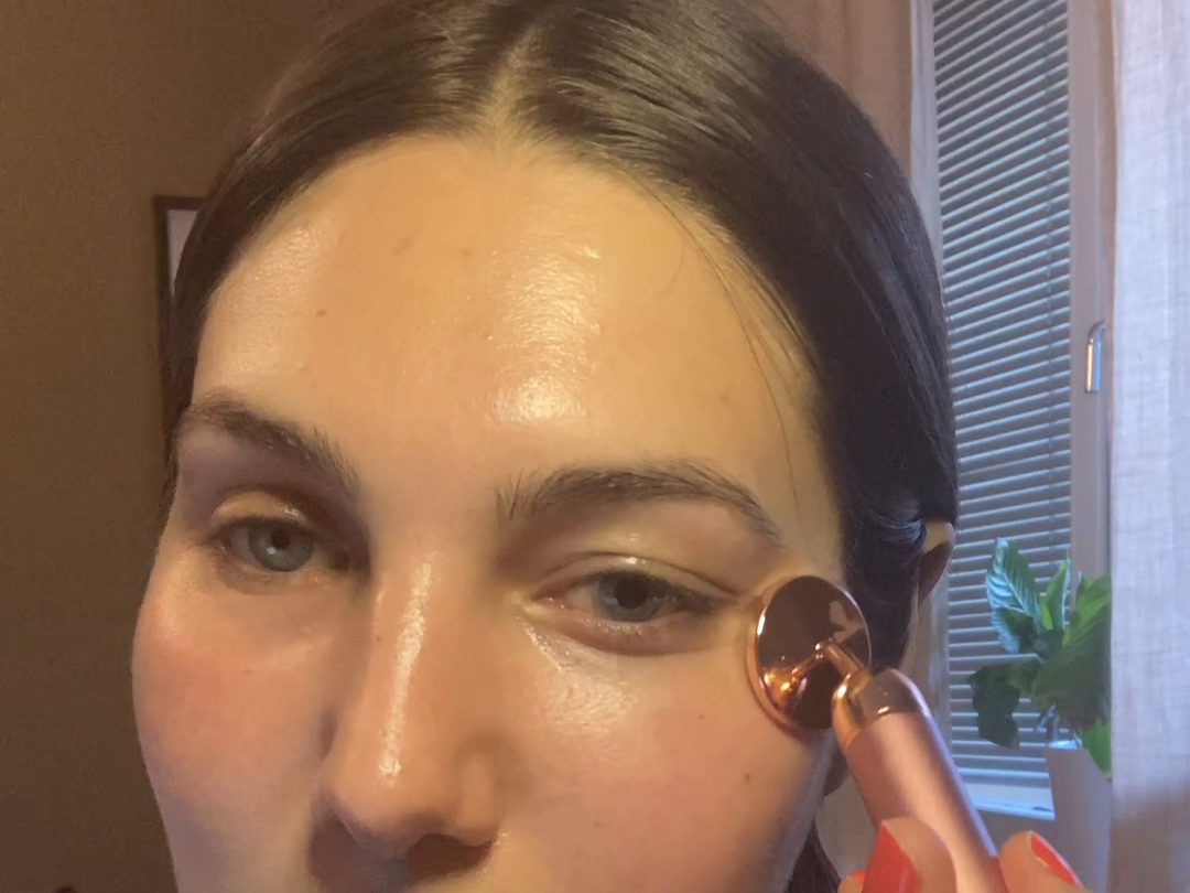 Ansiktsmassage med roller